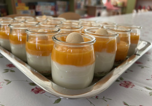 deser - jogurt z owocami
